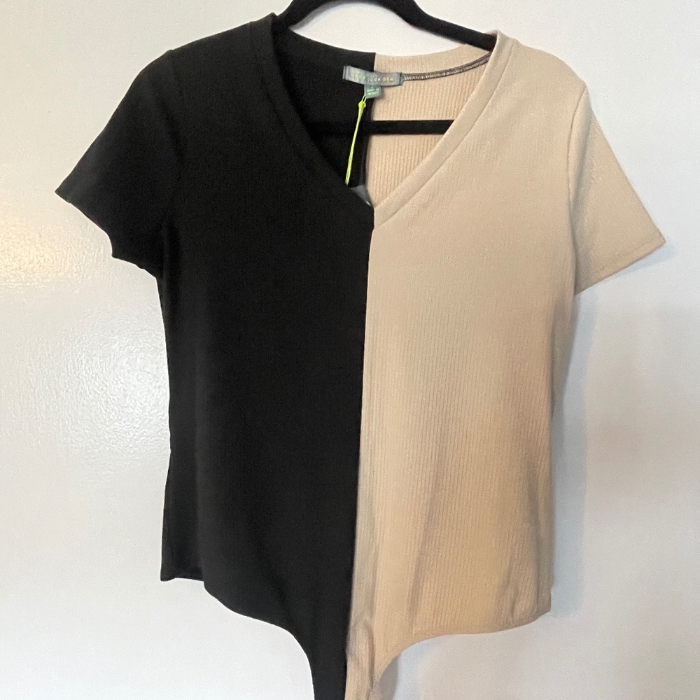 Short sleeve, split color body suit